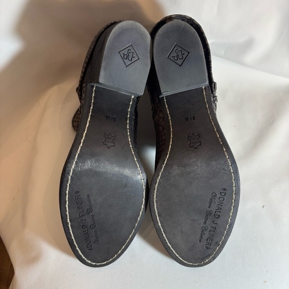 DONALD PLINER Sz 8.5 Dalis Stacked Heel Embossed Back Hooded Almond Toe Boots - Picture 6 of 11